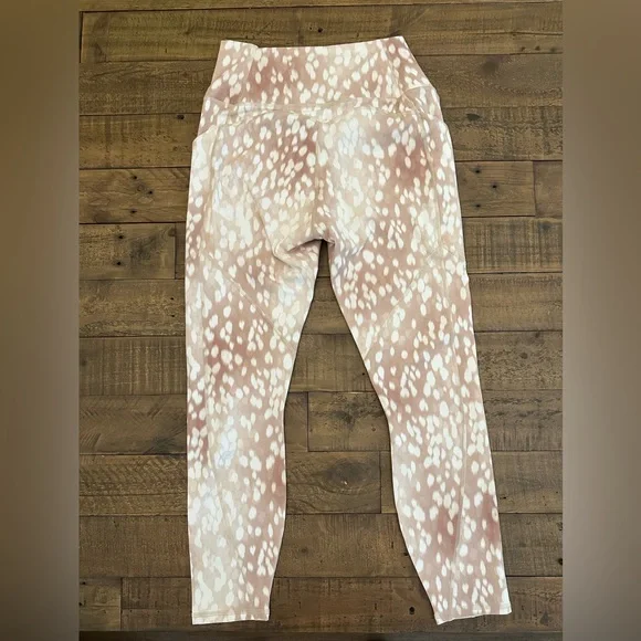 NWT Fabletics Oasis PureLuxe High-Waisted 7/8 Legging - Size Medium - Picture 3 of 4